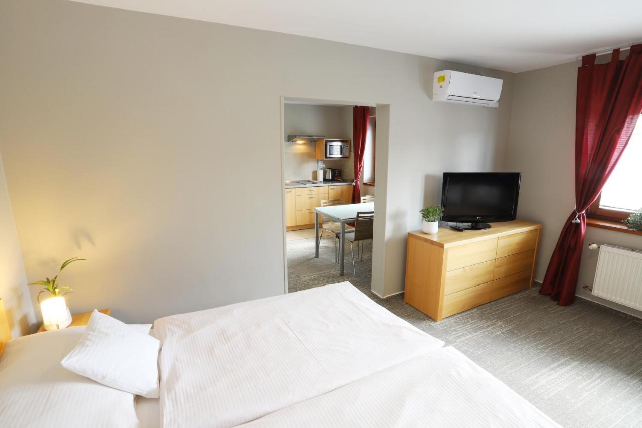 Apart Hotel Jablonec Яблонець-над-Нисою Екстер'єр фото