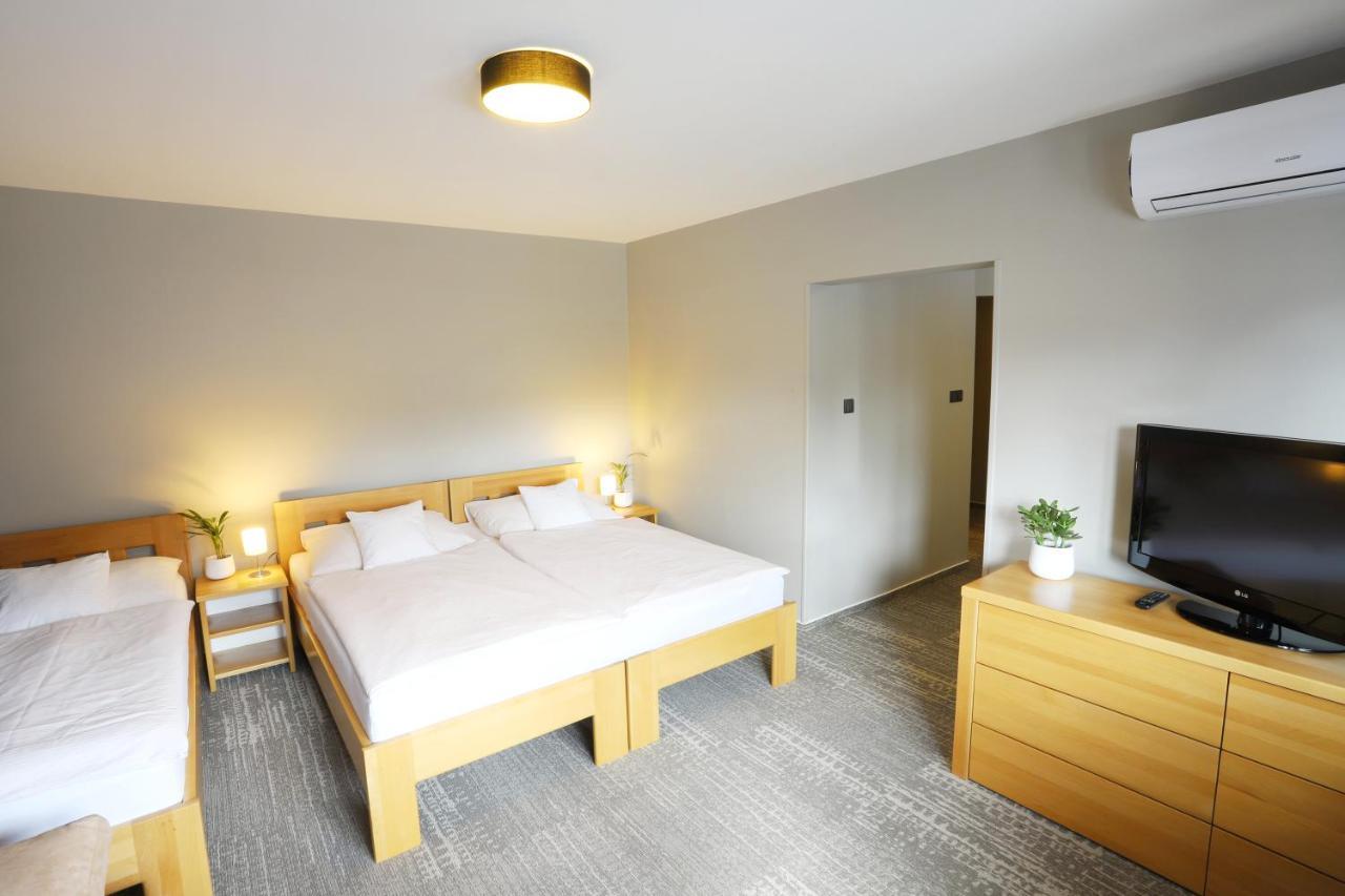 Apart Hotel Jablonec Яблонець-над-Нисою Екстер'єр фото